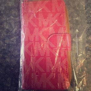 Mk phone,wallet,wristlet all in one😊