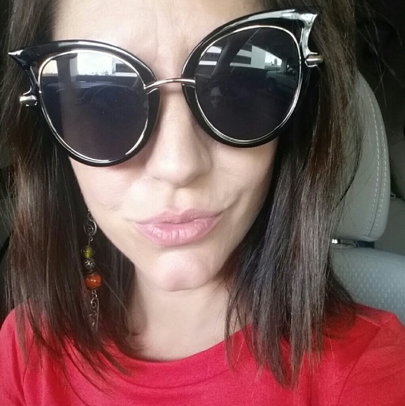 Meet your Posher, Randi - Picture 3 of 3