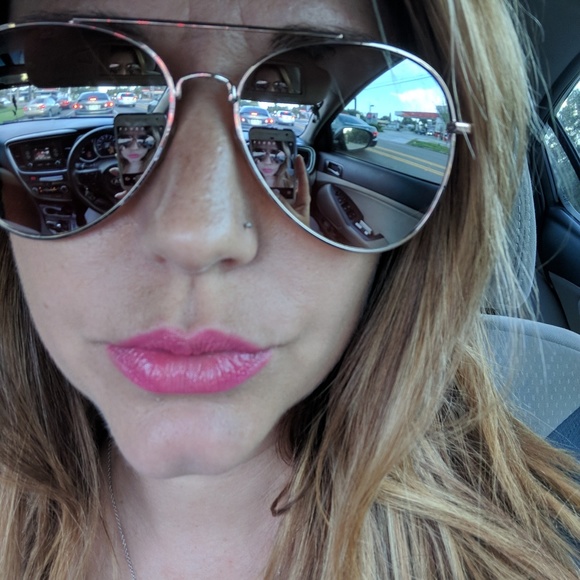 Meet your Posher, Randi - Picture 2 of 3