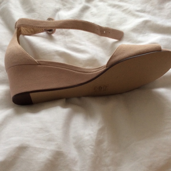 Shoes - Picture 3 of 4