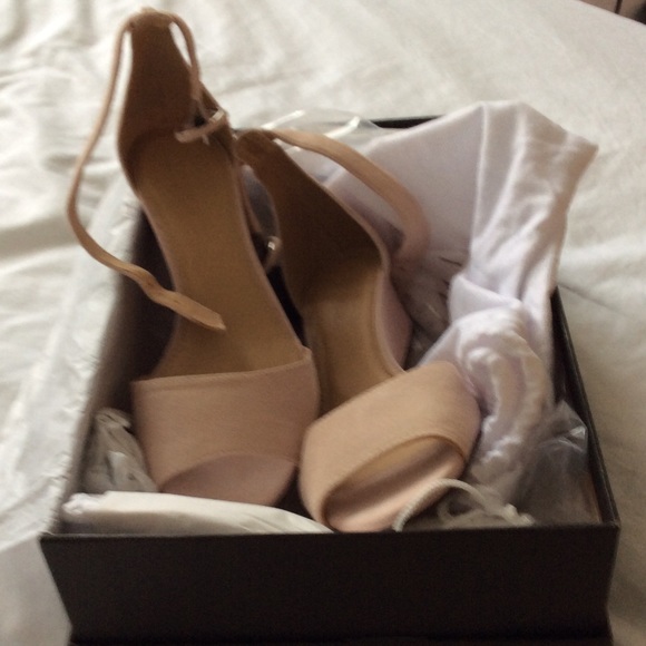 Shoes - Picture 4 of 4