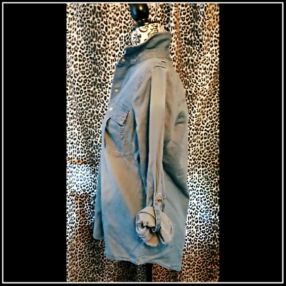 ❌SOLD❌Michael Kors denim Shirt Roll-Sleeve - Picture 2 of 4