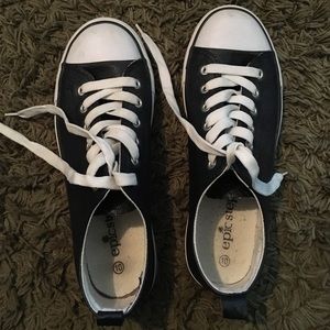 Epic Step faux leather shoes. Fits like a size 8.5