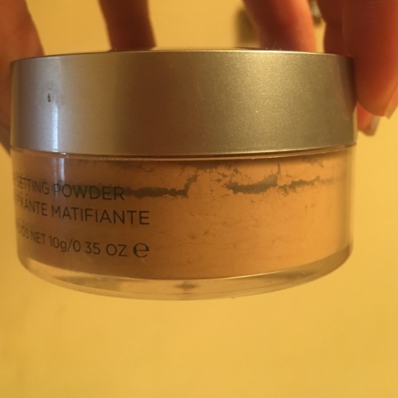 COVER FX matte setting powder - Picture 2 of 4