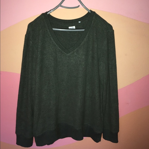 Pacsun (Me To We) size small green v neck sweater