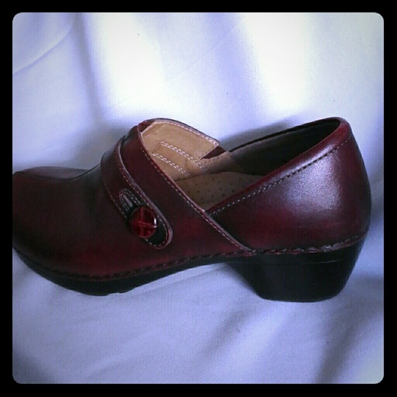 Dansko Burgurdy Shoes Size 37