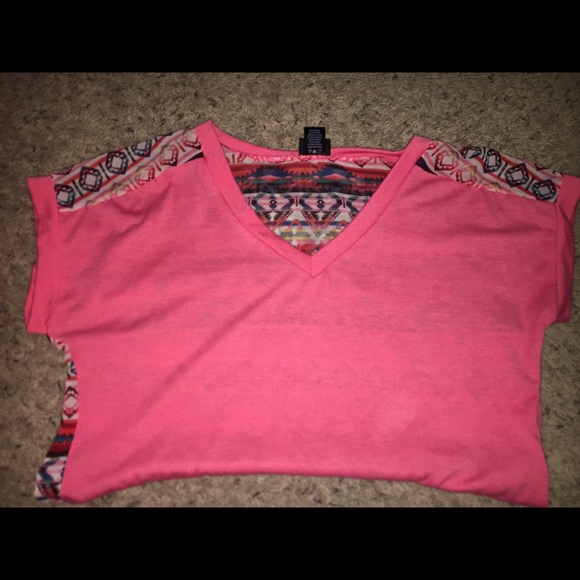Pink V neck with tribal back. - Picture 1 of 3