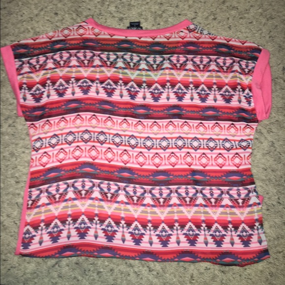 Pink V neck with tribal back. - Picture 2 of 3
