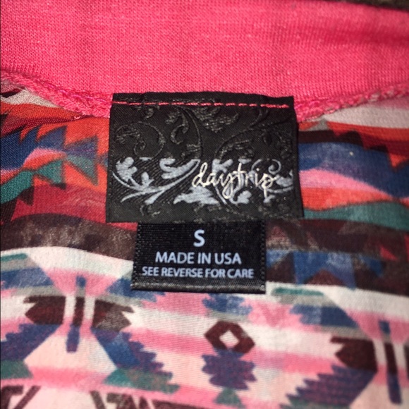 Pink V neck with tribal back. - Picture 3 of 3