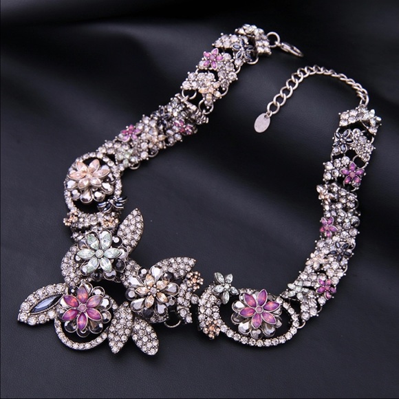 Stunning Crystal Statement Necklace (new) - Picture 3 of 4