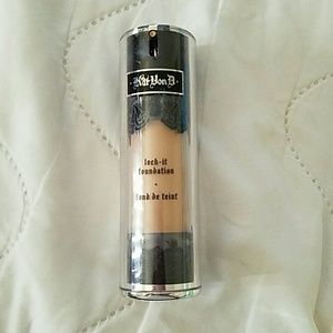 Kat Von D foundation
