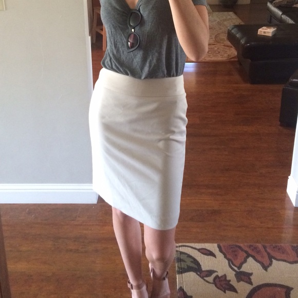 Anne Klein Dresses & Skirts - ⌚️Beige pencil skirt 🚖