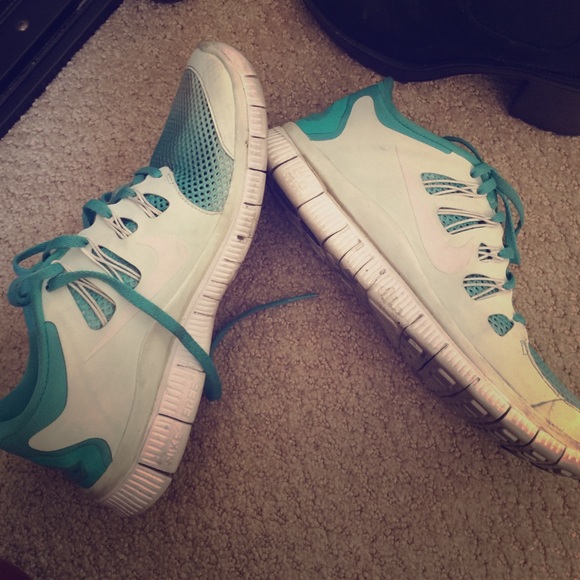 Nike free runs 5.0
