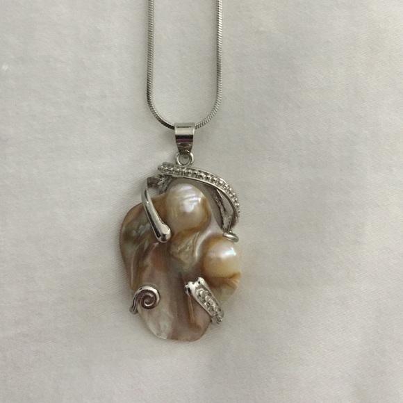 Mother of pearl necklace