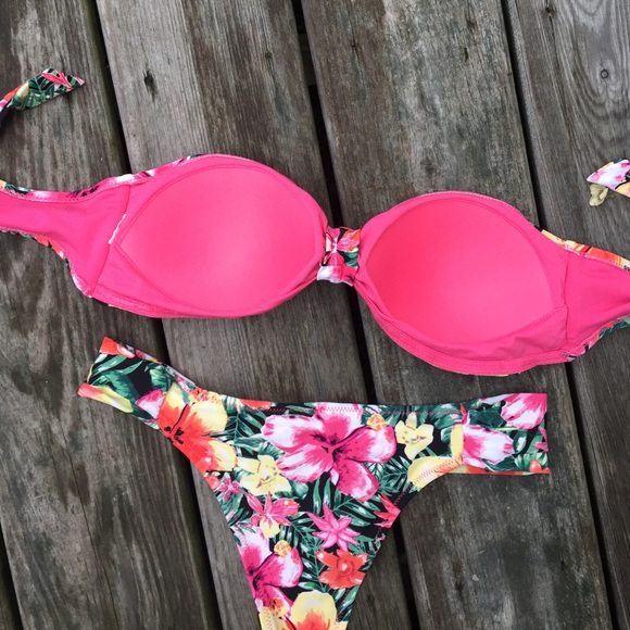 Bikini top and bottom/ Bershka - Picture 3 of 3