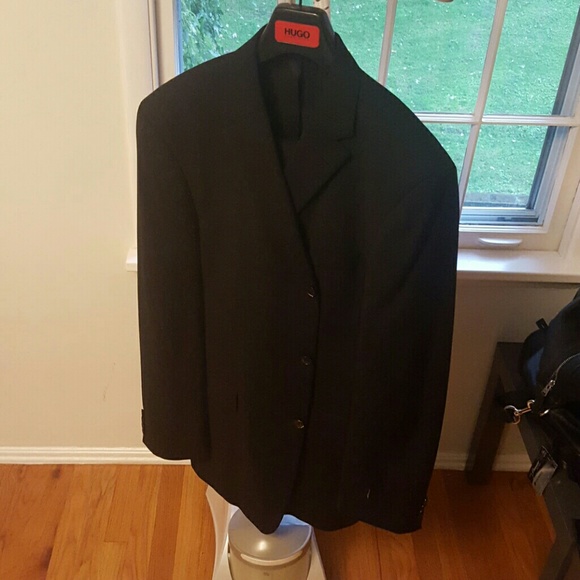Suit 3 button front , single vent back (2 piece)