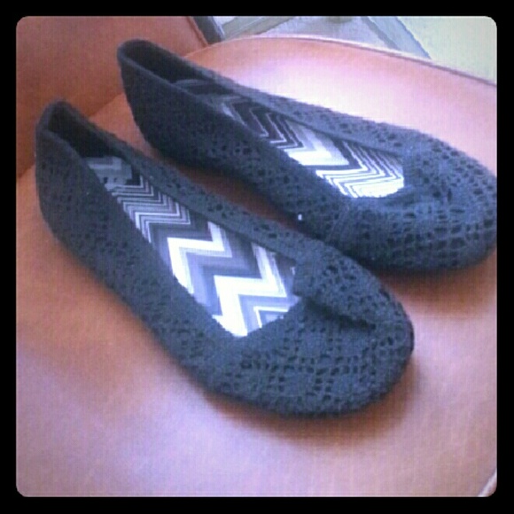 Black women's flats