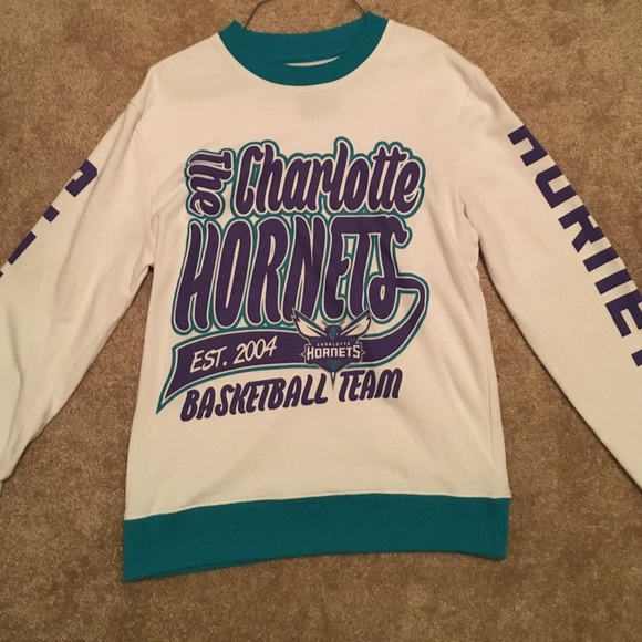 Charlotte Hornets pullover. Size small.