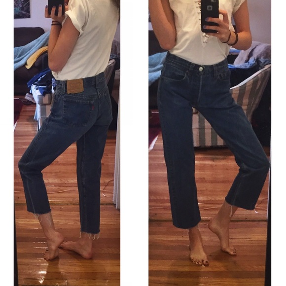 🚫SOLD🚫🎃Vintage 501 Medium Wash Levi's 27🎃 - Picture 2 of 3