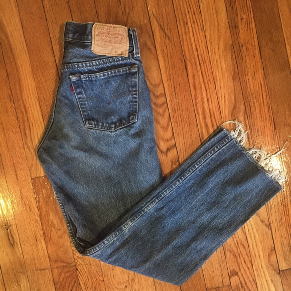 🚫SOLD🚫🎃Vintage 501 Medium Wash Levi's 27🎃 - Picture 3 of 3