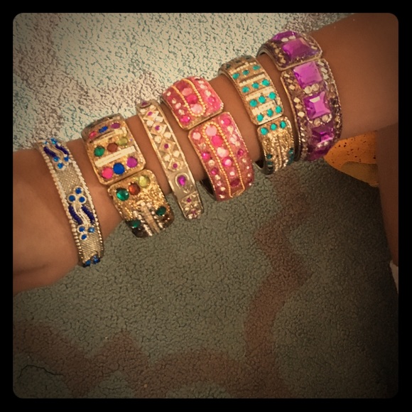Costume jewelry. Bracelets - Picture 1 of 2