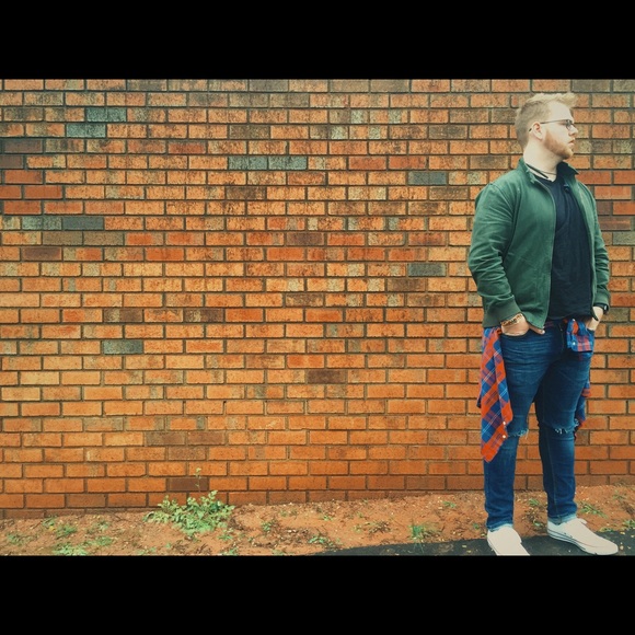 Meet your Posher, Joshua - Picture 1 of 1