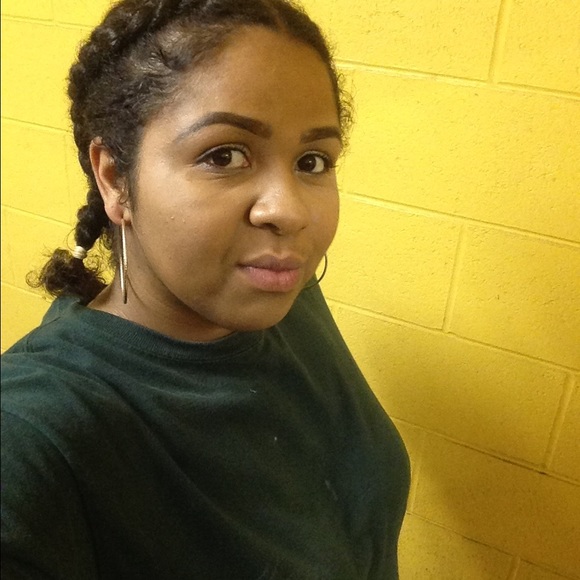 Meet your Posher, Makenzie - Picture 1 of 1