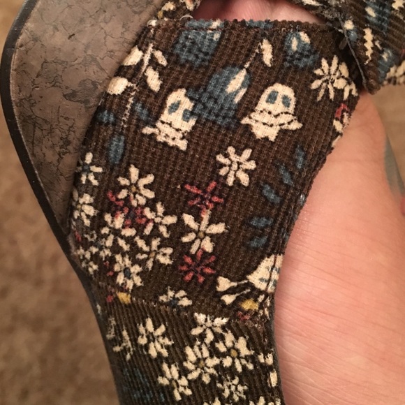 Brown flower print high her