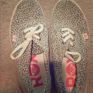 *SALE! LAST CHANCE! Roxy leopard print sneakers!