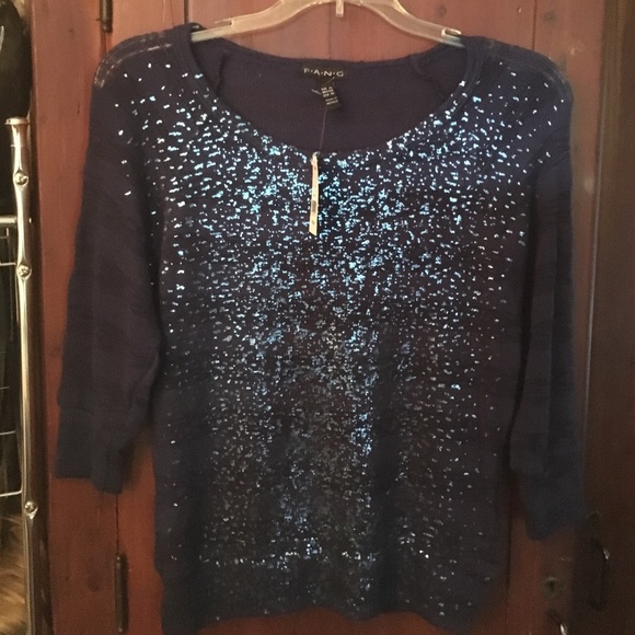 Very soft sweater top size medium