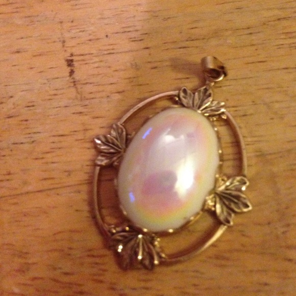 Rainbow glass pendent - Picture 3 of 3