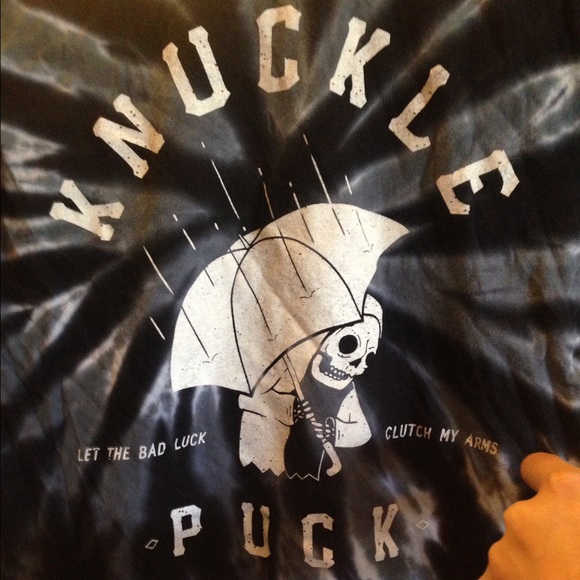 KNUCKLE PUCK 🎯