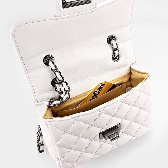 Exquisitely Chic - Picture 2 of 2