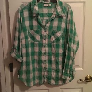Green plaid/checkered button up shirt