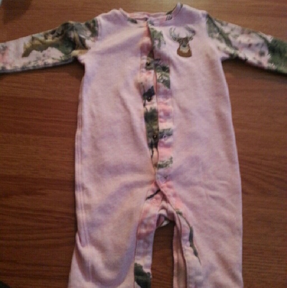 ?? super cute cabelas pink and Camo sleeper??
