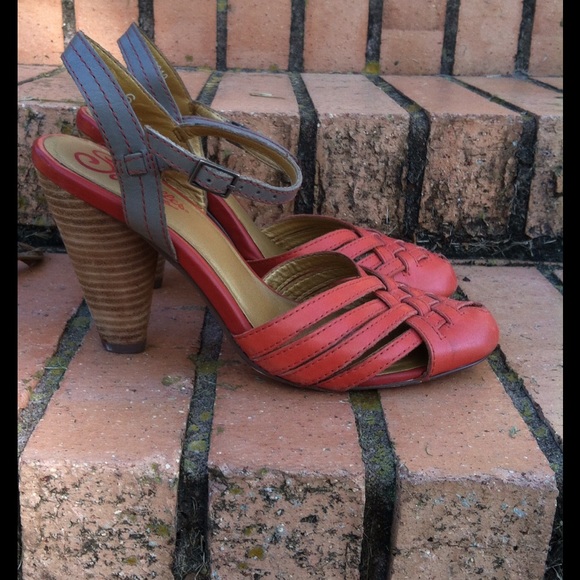 Seychelles Coral and Gray Heels