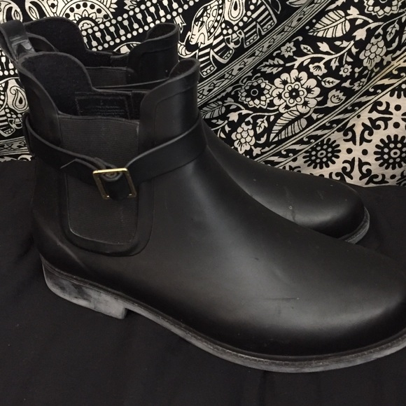 Cute black rain bootie