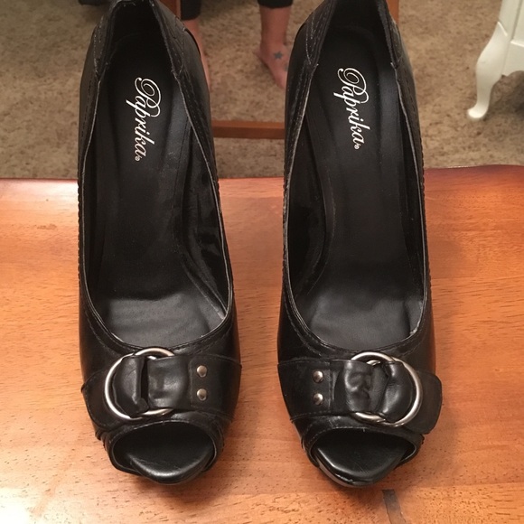Black leather heels - Picture 1 of 3