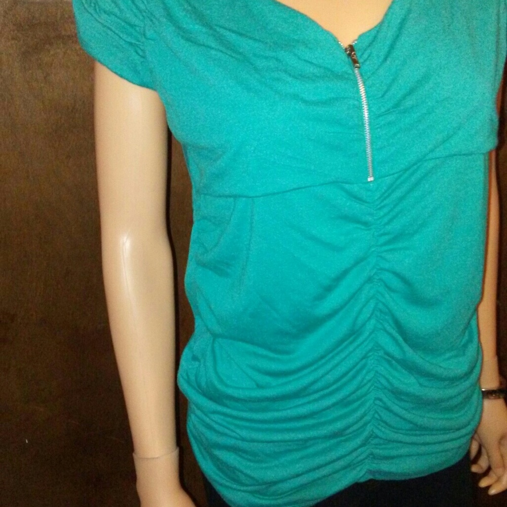 One Step Zip Top - Picture 2 of 7