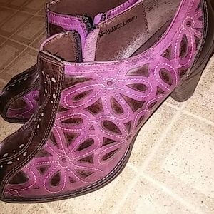 Women Arabella L'Artiste Purple Booties w/ 2" heel