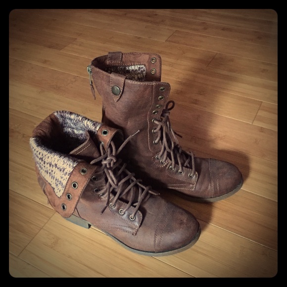 Combat fold over boots