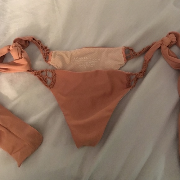 Acacia bottoms