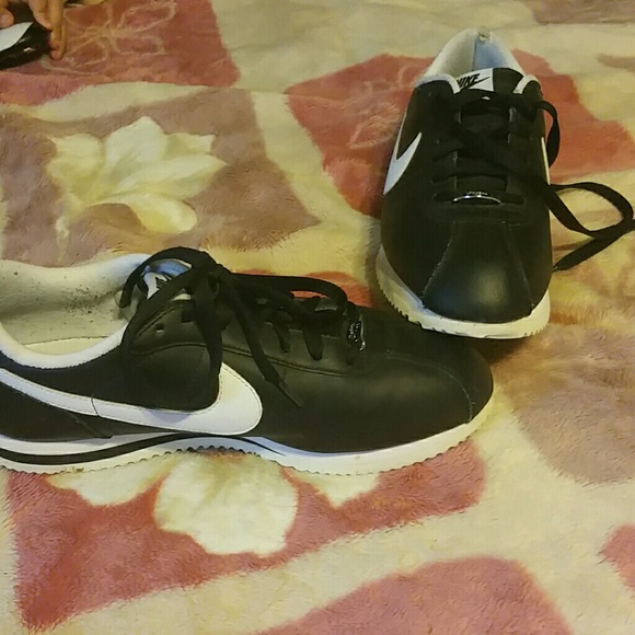 Womens NIKE shoes
