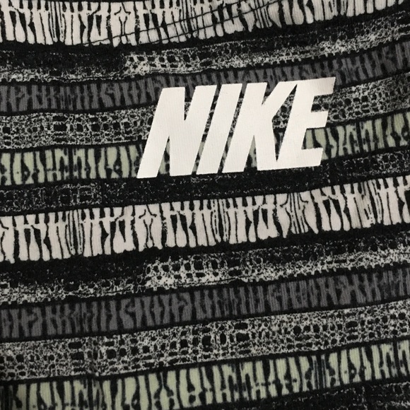 Nike leggings size medium