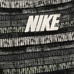 Nike leggings size medium