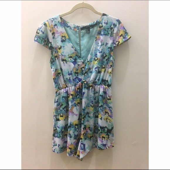 F21 'FLORAL WATERCOLOR' ROMPER - M