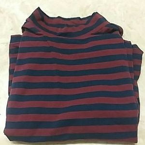 Large navy blue and maroon croped long sleeve