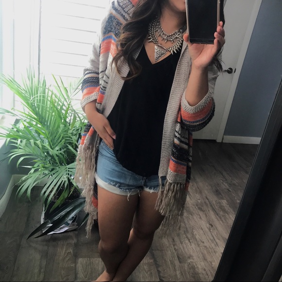 •LAST• Sweater Weather Fringe Cardigan - Picture 2 of 6