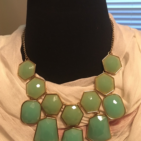 Keep the cool water running necklace! - Picture 2 of 4