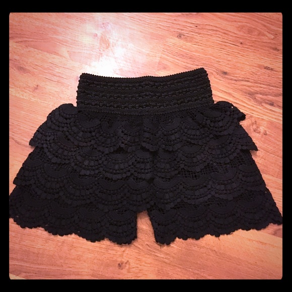 Med Child Black Crochet Satin Lined Shorts